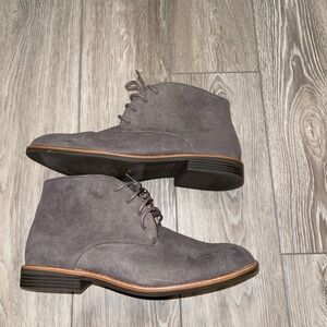 Men's Gray Suede Chukka Boots